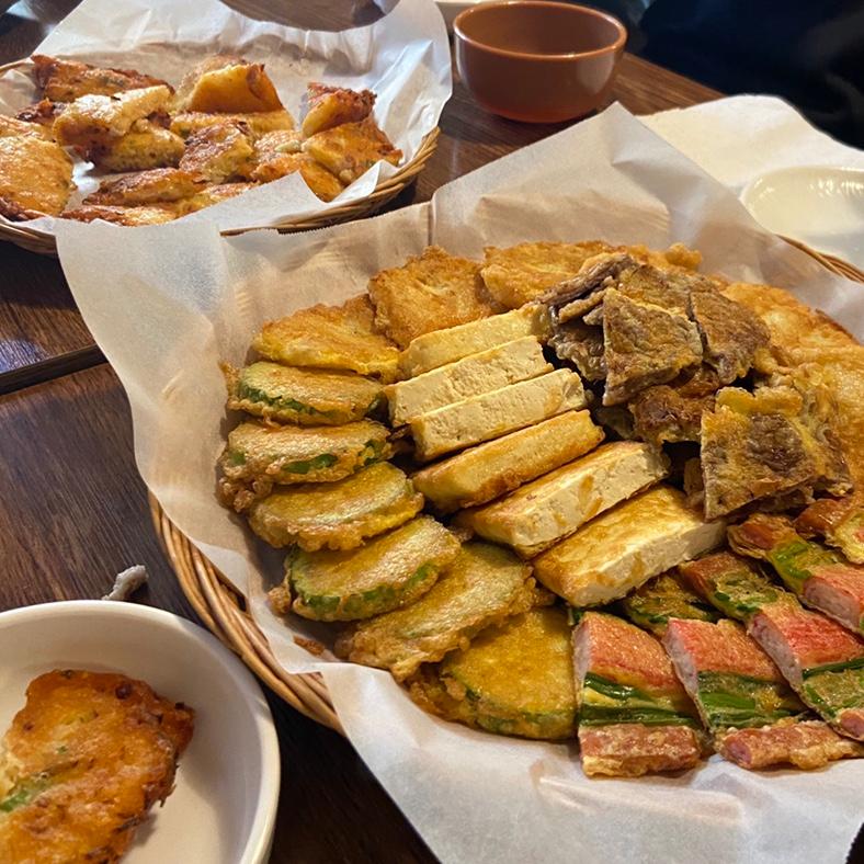 Modum Jeon, all sorts of fried delicacies for Makgeolli